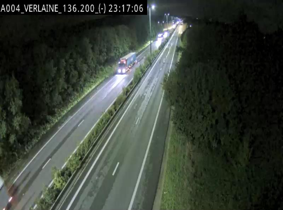 Webcam sur l'E411 à hauteur du pont surplombant la N40, à proximité de la sortie 26 Verlaine - Libramont-Chevigny. Vue orientée vers Namur