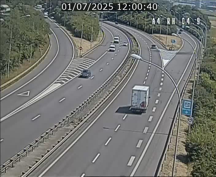 Traffic live webcam Luxembourg Leudelange - A4 - BK 4.9 - direction Luxembourg