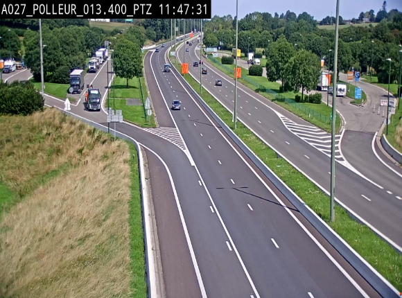 Webcam A27/E42 avec vue sur le parking de l'aire de Polleur, après le Viaduc de Polleur à Theux. Vue orientée vers Liège