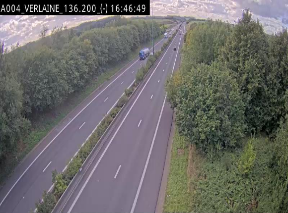 Webcam sur l'E411 à hauteur du pont surplombant la N40, à proximité de la sortie 26 Verlaine - Libramont-Chevigny. Vue orientée vers Namur