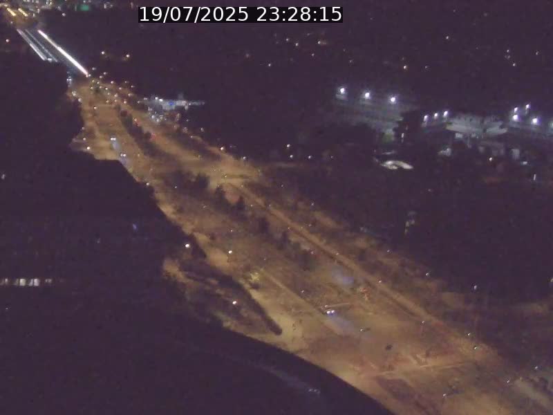 Webcam sur l'avenue John Fitzgerald Kennedy (N51) avec vue sur le Pont rouge (Pont Grande Duchesse Charlotte), l'arrêt Pfaffenthal et l'entrée du quartier Kirchberg