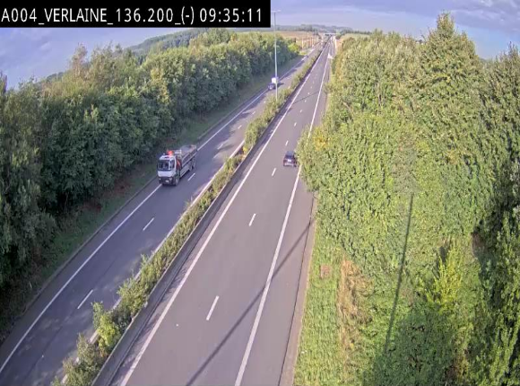Webcam sur l'E411 à hauteur du pont surplombant la N40, à proximité de la sortie 26 Verlaine - Libramont-Chevigny. Vue orientée vers Namur