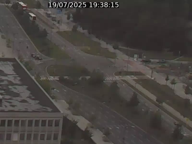 Webcam sur l'avenue John Fitzgerald Kennedy (N51) avec vue sur le Pont rouge (Pont Grande Duchesse Charlotte), l'arrêt Pfaffenthal et l'entrée du quartier Kirchberg