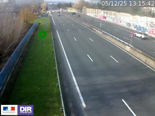 Webcam à Bron sur l'A43 à la jonction avec le boulevard périphérique de Lyon (D383). Vue orientée vers Lyon