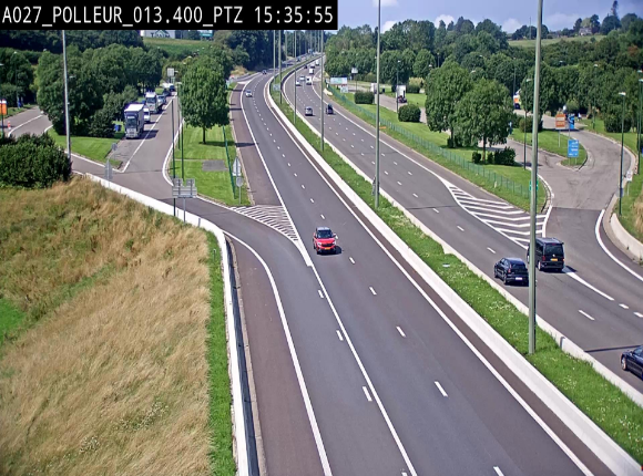 Webcam A27/E42 avec vue sur le parking de l'aire de Polleur, après le Viaduc de Polleur à Theux. Vue orientée vers Liège