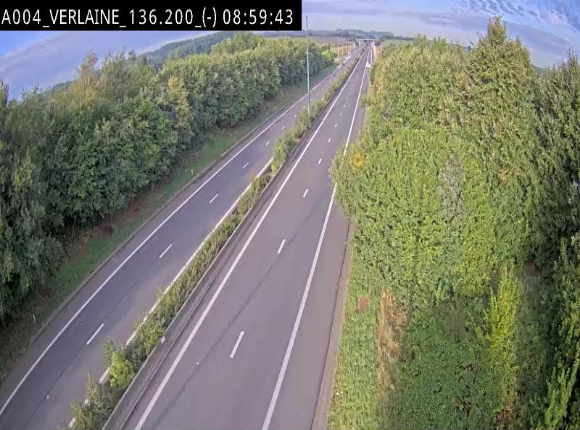 Webcam sur l'E411 à hauteur du pont surplombant la N40, à proximité de la sortie 26 Verlaine - Libramont-Chevigny. Vue orientée vers Namur