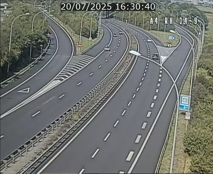 Traffic live webcam Luxembourg Leudelange - A4 - BK 4.9 - direction Luxembourg