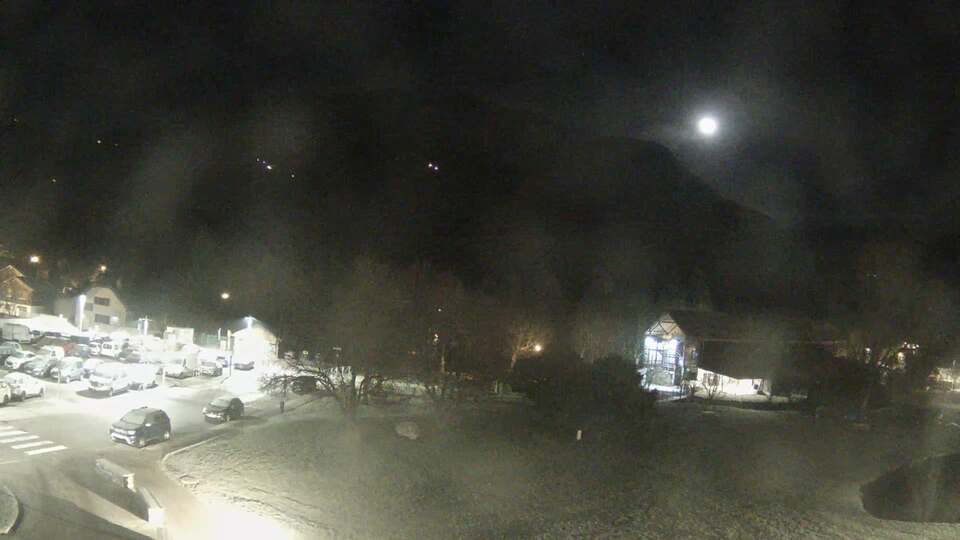 Webcam au niveau de la mairie du village du Bourg d'Oisans, aux pieds de l'Alpe d'Huez et aux portes du parc des Écrins