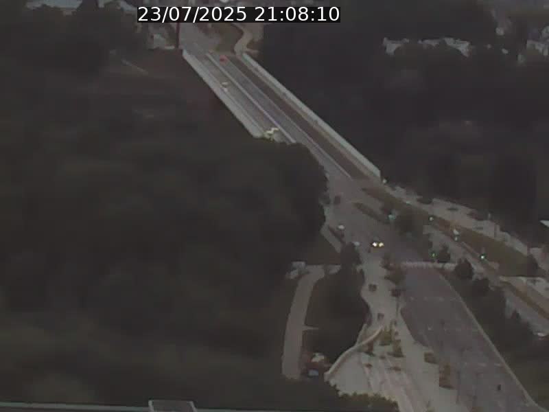 Webcam sur l'avenue John Fitzgerald Kennedy (N51) avec vue sur le Pont rouge (Pont Grande Duchesse Charlotte), l'arrêt Pfaffenthal et l'entrée du quartier Kirchberg