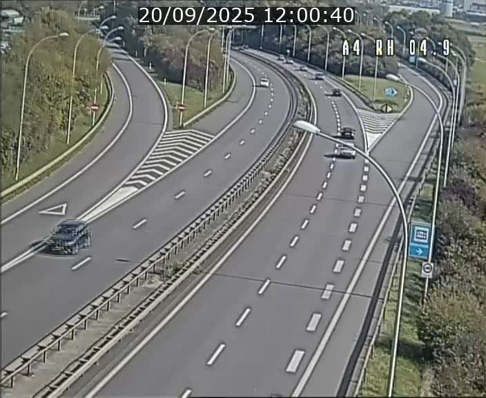Traffic live webcam Luxembourg Leudelange - A4 - BK 4.9 - direction Luxembourg