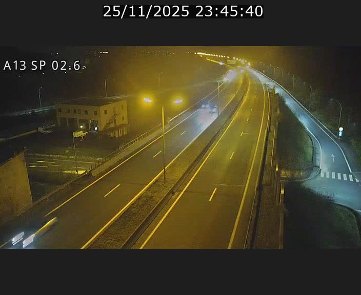 Traffic live webcam Luxembourg Sanem - A13 direction Pétange - BK 2.6