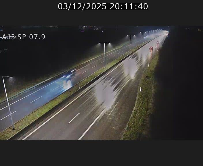 Traffic live webcam Luxembourg Jonction Lankelz - A13 direction Pétange - BK 7.9