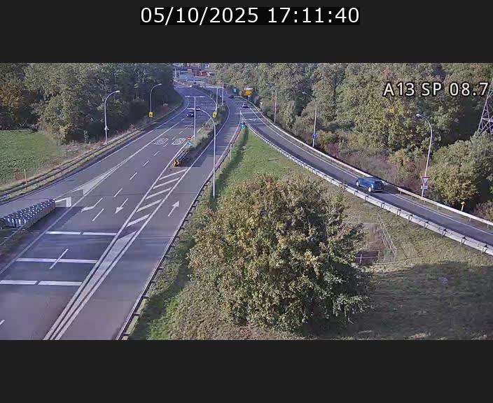 Traffic live webcam Luxembourg Jonction Lankelz - A13 direction Pétange - BK 8.7 