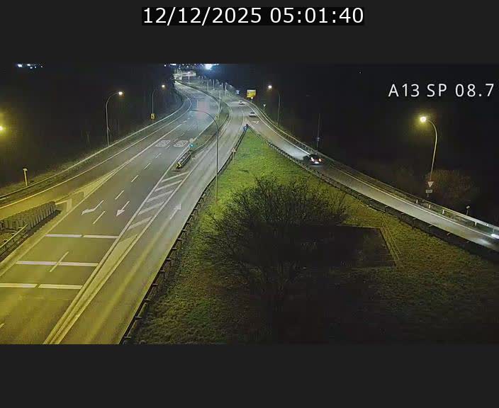 Traffic live webcam Luxembourg Jonction Lankelz - A13 direction Pétange - BK 8.7