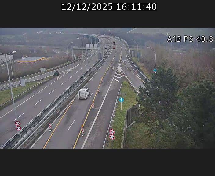 Webcam autoroute A13 à la sortie est du tunnel Markusbierg à Schengen. Vue sur le pont de la Moselle, vers l'Allemagne