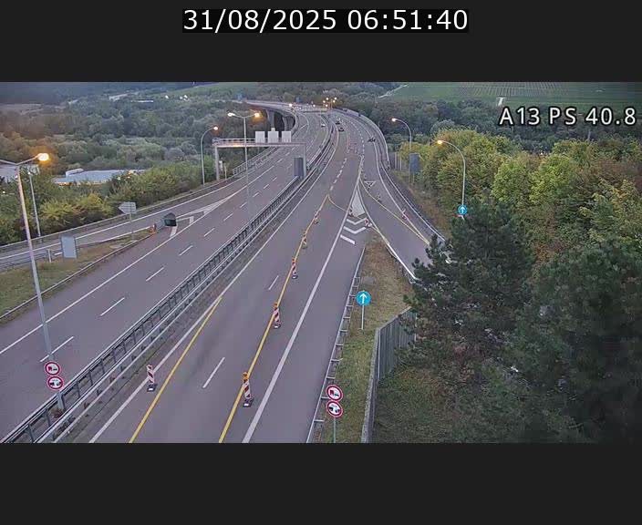 Webcam autoroute A13 à la sortie est du tunnel Markusbierg à Schengen. Vue sur le pont de la Moselle, vers l'Allemagne