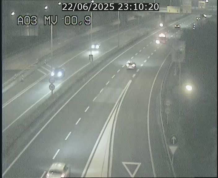 Traffic live webcam Luxembourg Croix de Gasperich - A3 - BK 0.4 - direction Luxembourg