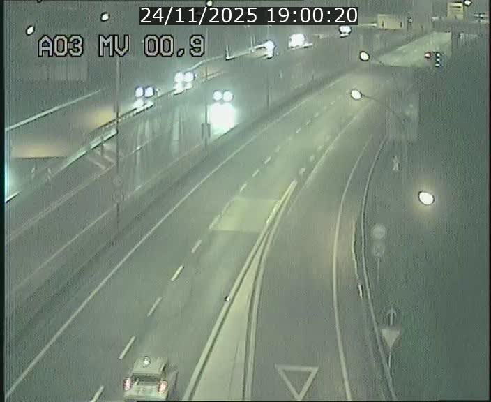 Traffic live webcam Luxembourg Croix de Gasperich - A3 - BK 0.4 - direction Luxembourg