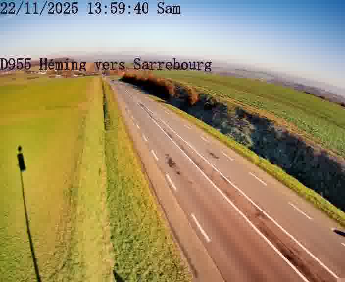 Caméra routière située sur D955 (France) à Heming, orientée vers Sarrebourg, surveillant en continu la circulation locale et régionale.