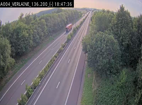 Webcam sur l'E411 à hauteur du pont surplombant la N40, à proximité de la sortie 26 Verlaine - Libramont-Chevigny. Vue orientée vers Namur