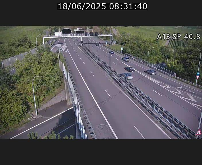 Webcam avec vue sur l'entrée côté allemand du tunnel Markusbierg à Schengen. Vue orientée vers le tunnel et Bettembourg