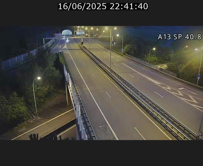 Webcam avec vue sur l'entrée côté allemand du tunnel Markusbierg à Schengen. Vue orientée vers le tunnel et Bettembourg
