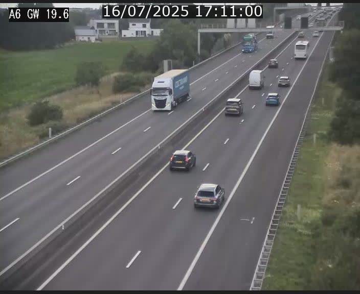Traffic live webcam Luxembourg - Steinfort - A6 - BK 19.6 - direction Belgique