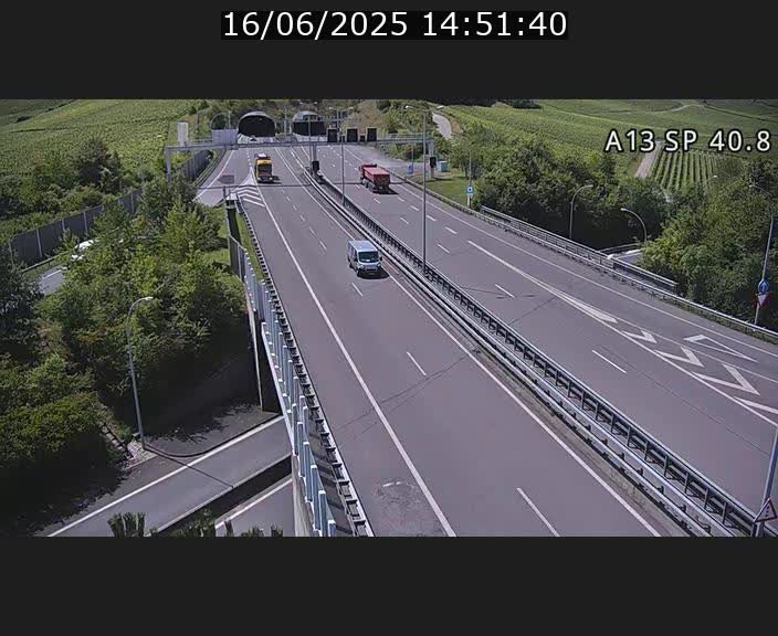 Webcam avec vue sur l'entrée côté allemand du tunnel Markusbierg à Schengen. Vue orientée vers le tunnel et Bettembourg