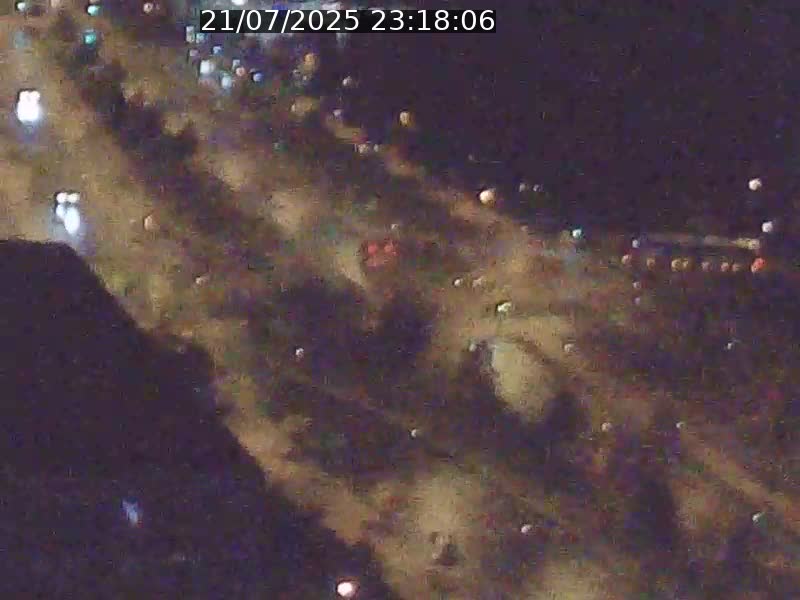 Webcam sur l'avenue John Fitzgerald Kennedy (N51) avec vue sur le Pont rouge (Pont Grande Duchesse Charlotte), l'arrêt Pfaffenthal et l'entrée du quartier Kirchberg