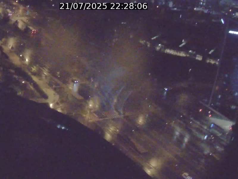 Webcam sur l'avenue John Fitzgerald Kennedy (N51) avec vue sur le Pont rouge (Pont Grande Duchesse Charlotte), l'arrêt Pfaffenthal et l'entrée du quartier Kirchberg