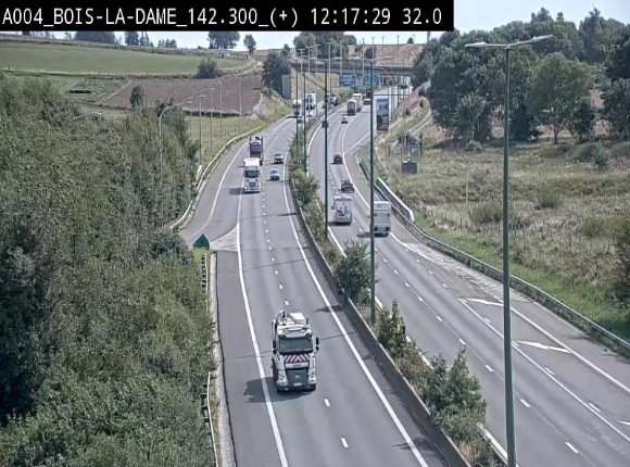 Webcam située entre la sortie 29 Neufchâteau et la jonction avec l'E25 en direction de Liège et Luxembourg