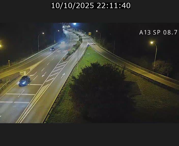 Traffic live webcam Luxembourg Jonction Lankelz - A13 direction Pétange - BK 8.7 