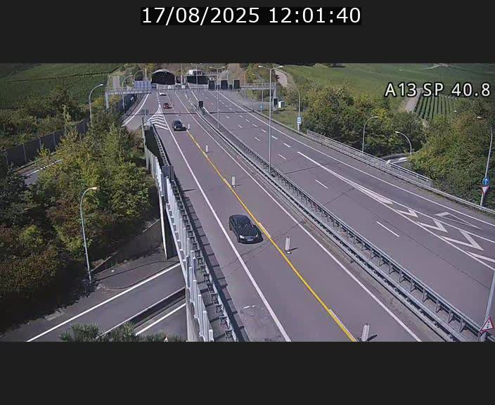 Webcam avec vue sur l'entrée côté allemand du tunnel Markusbierg à Schengen. Vue orientée vers le tunnel et Bettembourg