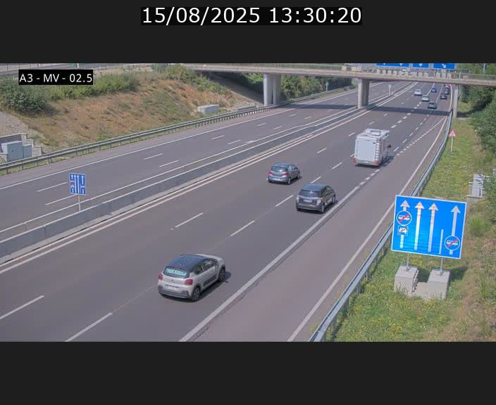 Webcam autoroute A3 au Luxembourg à proximité de la Croix de Gasperich. Vue orientée vers Luxembourg