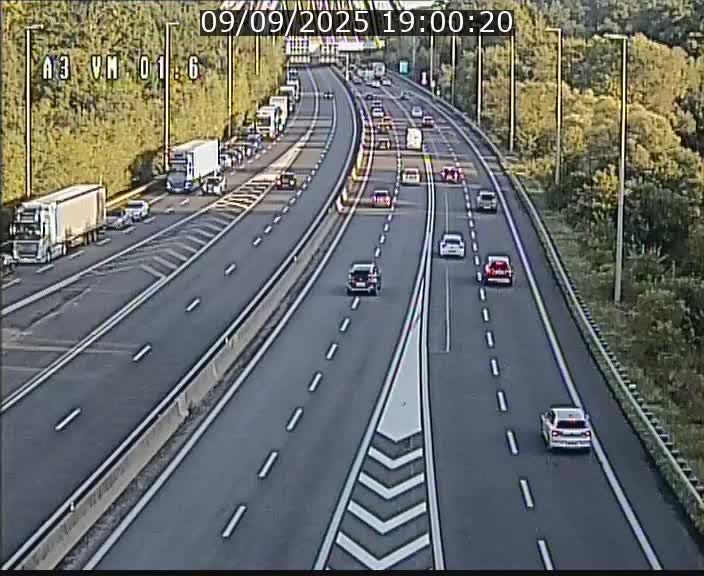 Traffic live webcam Luxembourg - Croix de Gasperich - A3 - BK 1.6 - direction France/Aire de Berchem
