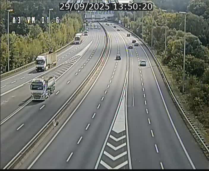 Traffic live webcam Luxembourg - Croix de Gasperich - A3 - BK 1.6 - direction France/Aire de Berchem