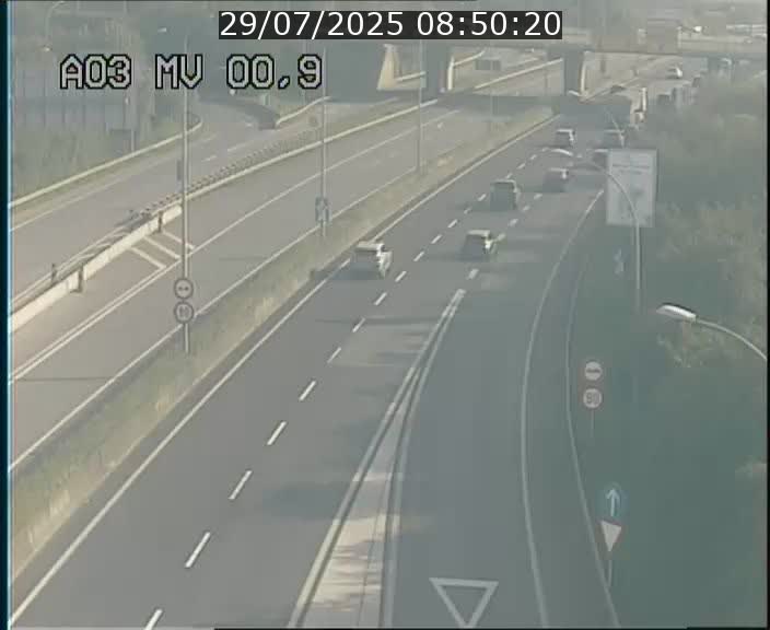 Traffic live webcam Luxembourg Croix de Gasperich - A3 - BK 0.4 - direction Luxembourg
