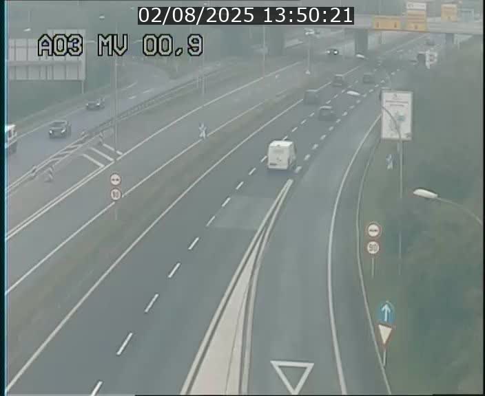Traffic live webcam Luxembourg Croix de Gasperich - A3 - BK 0.4 - direction Luxembourg