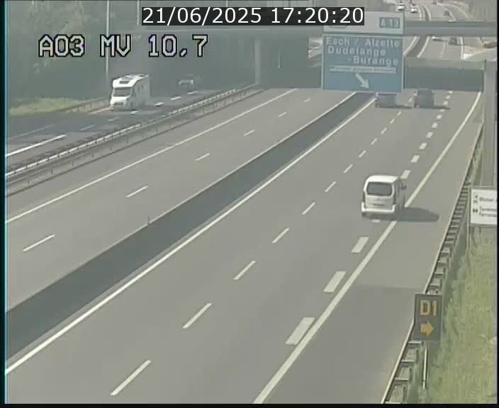 Traffic live webcam Luxembourg Croix de Bettembourg - A3 - BK 10.7 - direction France