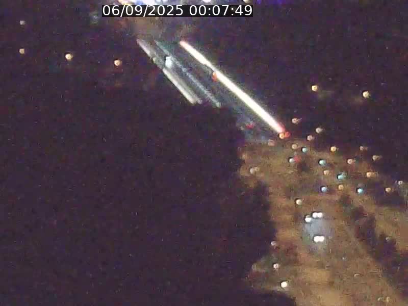 Webcam sur l'avenue John Fitzgerald Kennedy (N51) avec vue sur le Pont rouge (Pont Grande Duchesse Charlotte), l'arrêt Pfaffenthal et l'entrée du quartier Kirchberg