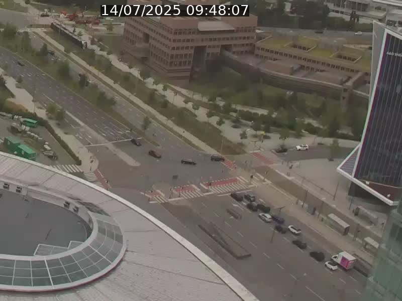 Webcam sur l'avenue John Fitzgerald Kennedy (N51) avec vue sur le Pont rouge (Pont Grande Duchesse Charlotte), l'arrêt Pfaffenthal et l'entrée du quartier Kirchberg