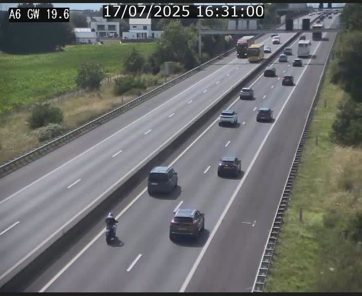 Traffic live webcam Luxembourg - Steinfort - A6 - BK 19.6 - direction Belgique