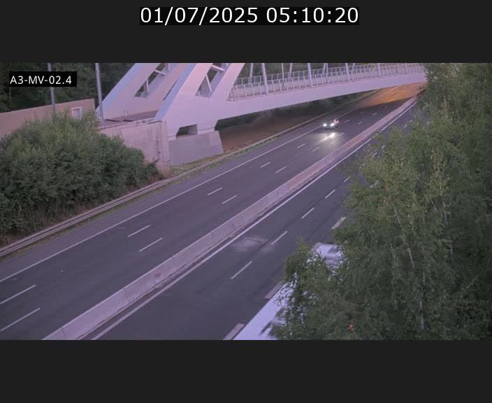 Webcam autoroute de la France (A3) au Luxembourg à Fentange, à proximité de la Croix de Gasperich. Vue orientée vers la Cloche d'Or