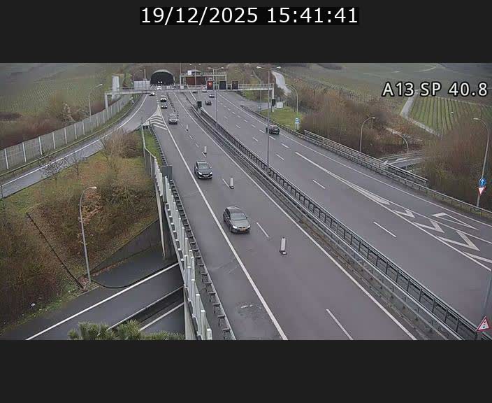 Webcam avec vue sur l'entrée côté allemand du tunnel Markusbierg à Schengen. Vue orientée vers le tunnel et Bettembourg