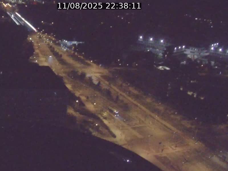 Webcam sur l'avenue John Fitzgerald Kennedy (N51) avec vue sur le Pont rouge (Pont Grande Duchesse Charlotte), l'arrêt Pfaffenthal et l'entrée du quartier Kirchberg