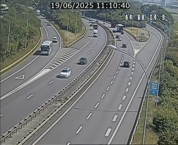 Traffic live webcam Luxembourg Leudelange - A4 - BK 4.9 - direction Luxembourg