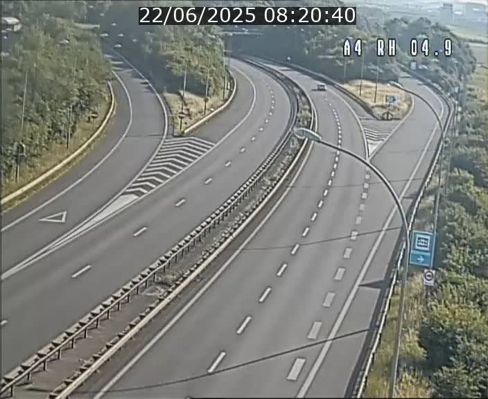 Traffic live webcam Luxembourg Leudelange - A4 - BK 4.9 - direction Luxembourg