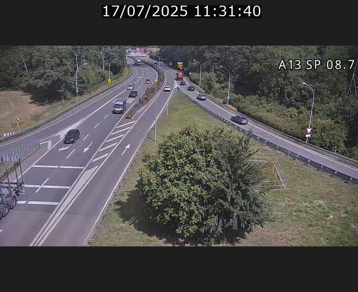 Traffic live webcam Luxembourg Jonction Lankelz - A13 direction Pétange - BK 8.7 