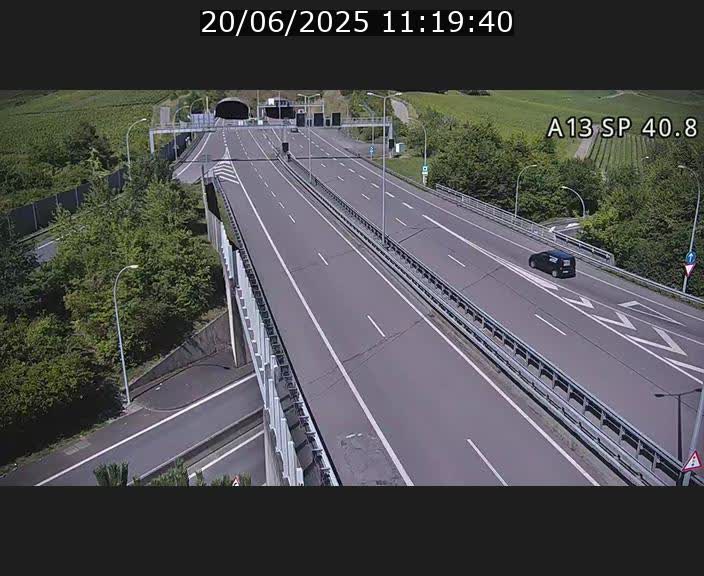 Webcam avec vue sur l'entrée côté allemand du tunnel Markusbierg à Schengen. Vue orientée vers le tunnel et Bettembourg
