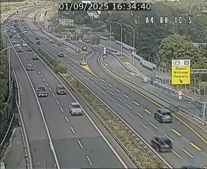 Traffic live webcam Luxembourg Pontpierre - A4 - BK 10.5 - direction Luxembourg